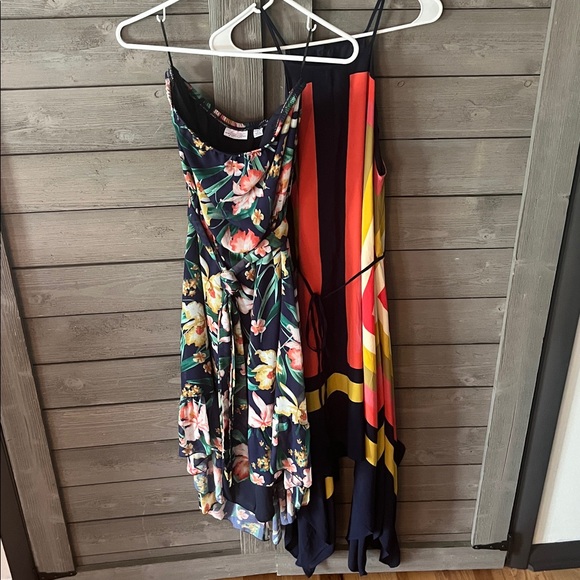 Lot of 2 Floral hi low strapless dress & Striped Multicolor center hi sides low - Picture 5 of 8